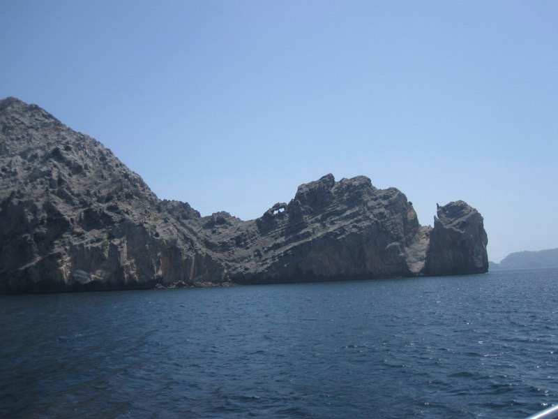 <p style="text-align:center;"><span style="font-size:11px; color:#404040;">Spectacular Scenery in Musandam Fjords</span></p>