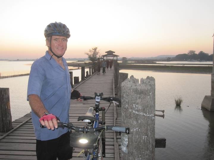 Crossing U Bein&rsquo;s bridge