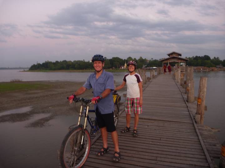 Crossing U Bein&rsquo;s bridge