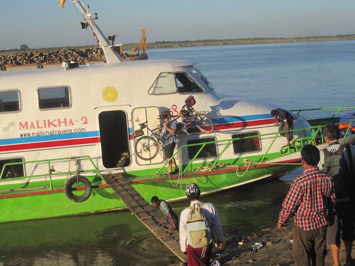 Unloading at Nyaung U about 12 km upstream of New Bagan. Note Gary carrying the bike.