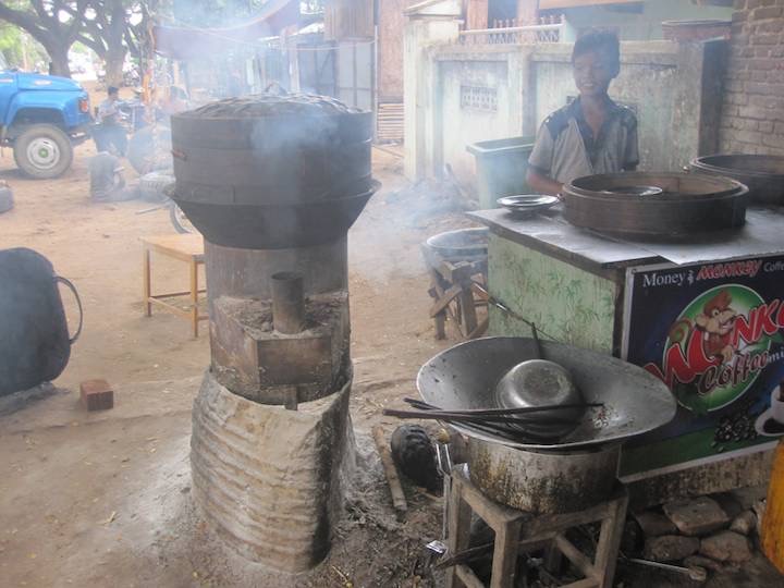 At the first major town we enjoyed steamed dumplings at a roadside teahouse.